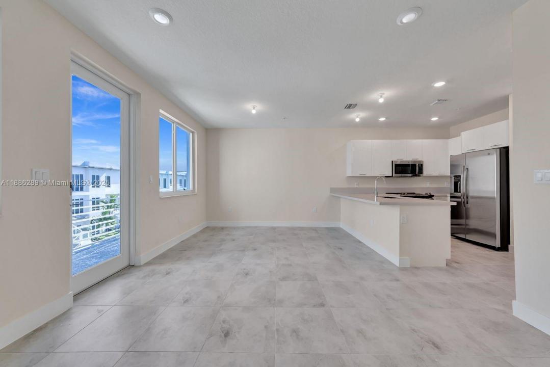 6420 NW 102nd Path 303, Doral, Florida 33178, HOA KỲ