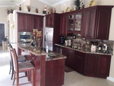 932 Falling Water Rd 932, Weston, Florida 33326, USA
