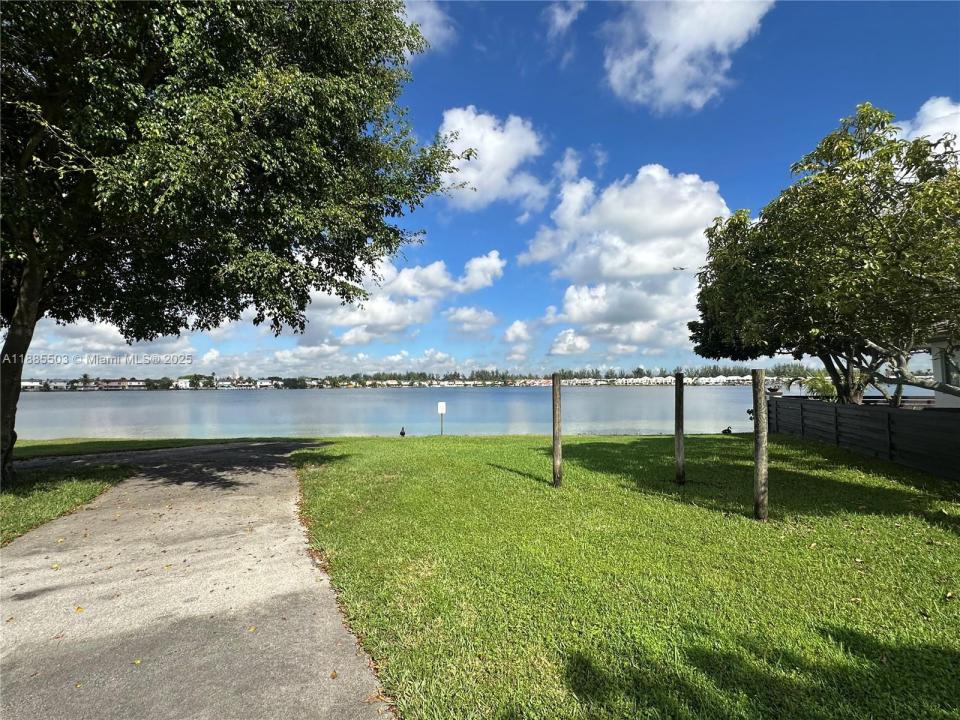 12373 NW 7th Ln, Miami, פלורידה 33182, ארצות הברית של אמריקה 