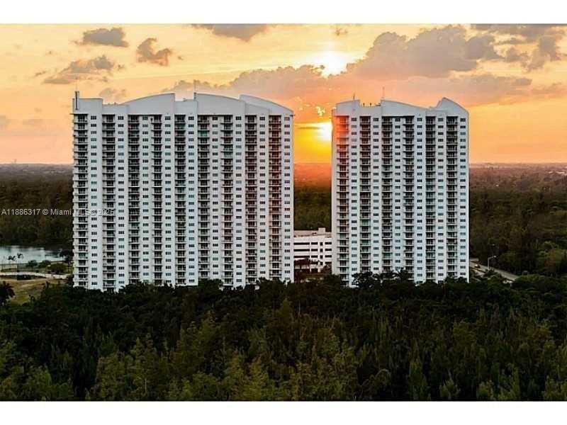 14951 Royal Oaks Ln 2202, North Miami, Florida 33181, Stati Uniti