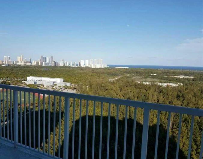 14951 Royal Oaks Ln 2202, North Miami, Florida 33181, Stati Uniti