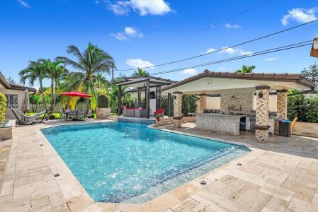 9796 NW 28th Ter, Doral, Florida 33172, USA
