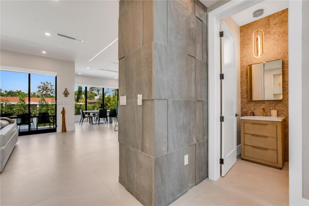 8826 Froude Ave, Surfside, Floride 33154, États-Unis