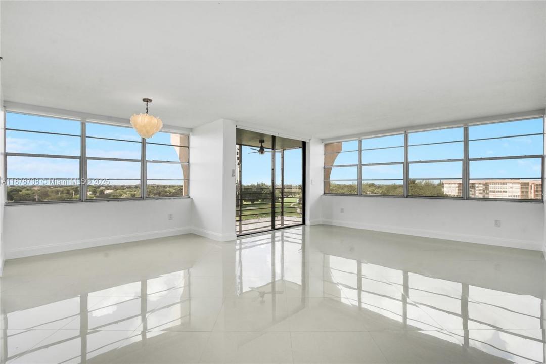 1100 Saint Charles Pl PH5, Pembroke Pines, Flórida 33026, Estados Unidos