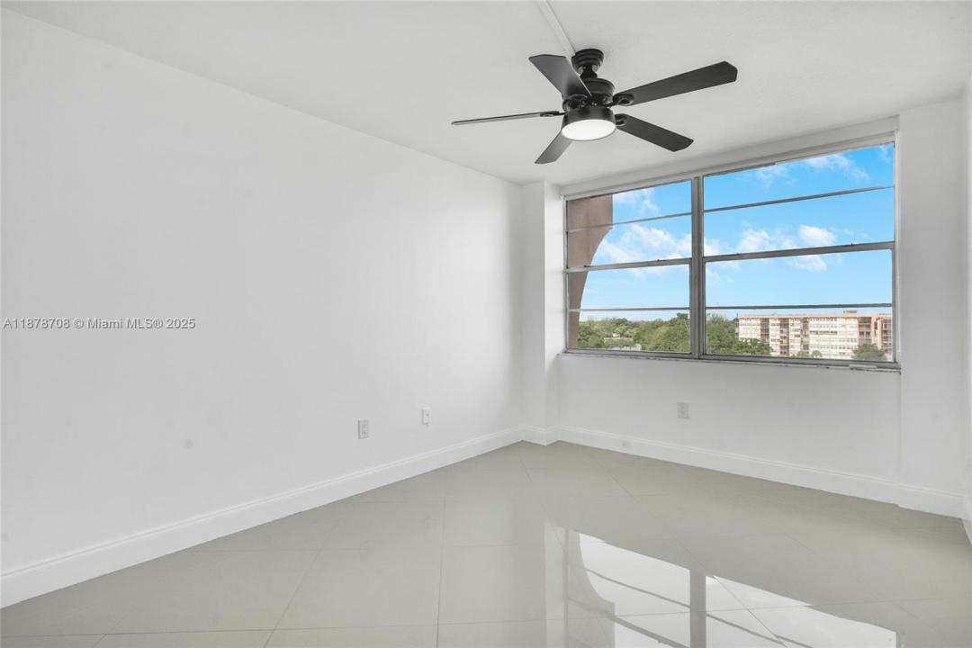 1100 Saint Charles Pl PH5, Pembroke Pines, Flórida 33026, Estados Unidos
