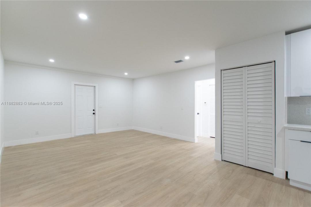 900 NW 64th St, Miami, فلوريدا 33150, الولايات المتحدة