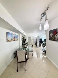 801 Brickell Bay Dr 1067, Miami, Florida 33131, USA
