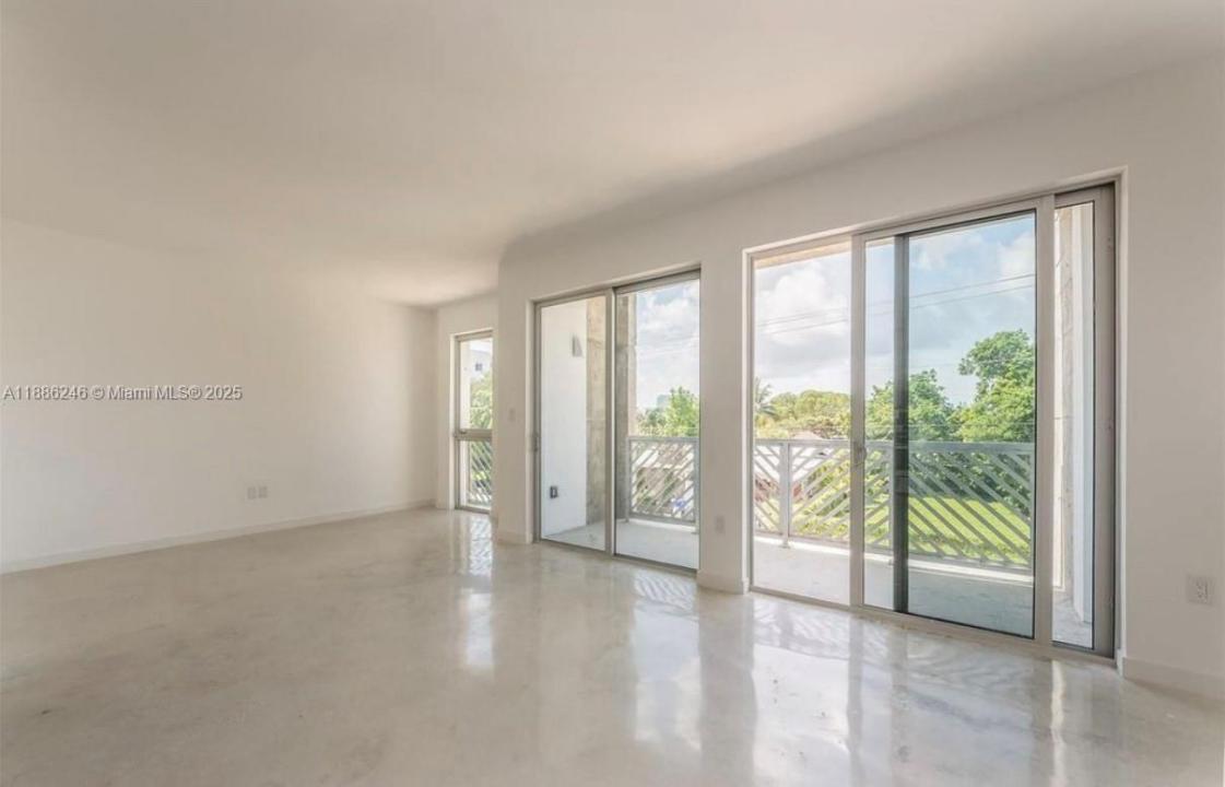 761 NW 1st St 301, Miami, Florida 33128