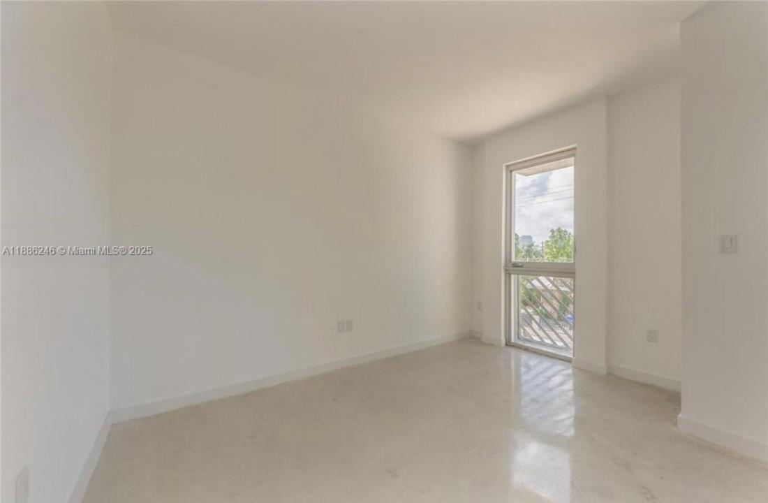 761 NW 1st St 301, Miami, Florida 33128