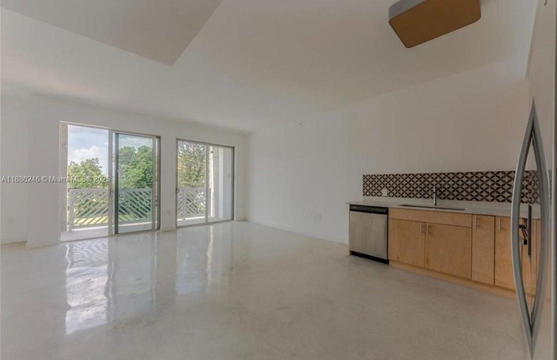 761 NW 1st St 301, Miami, Florida 33128