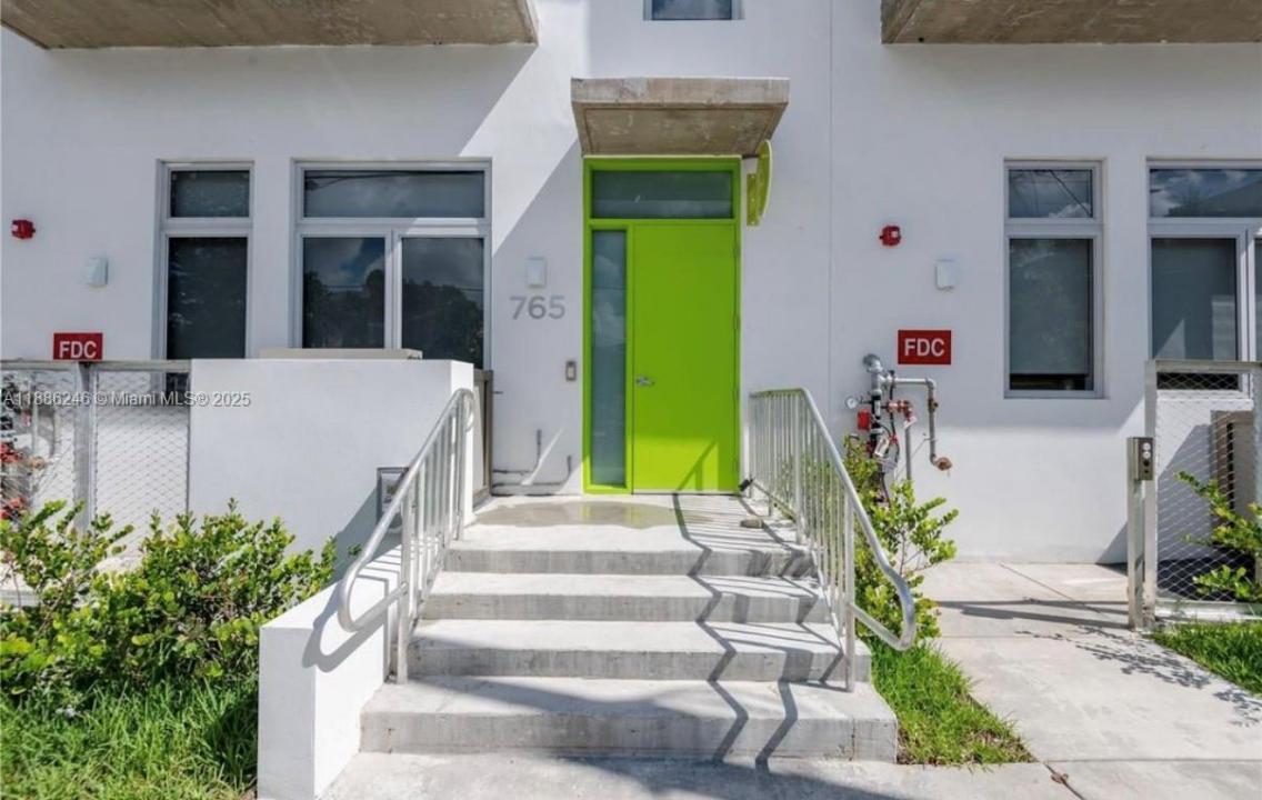 761 NW 1st St 301, Miami, Florida 33128