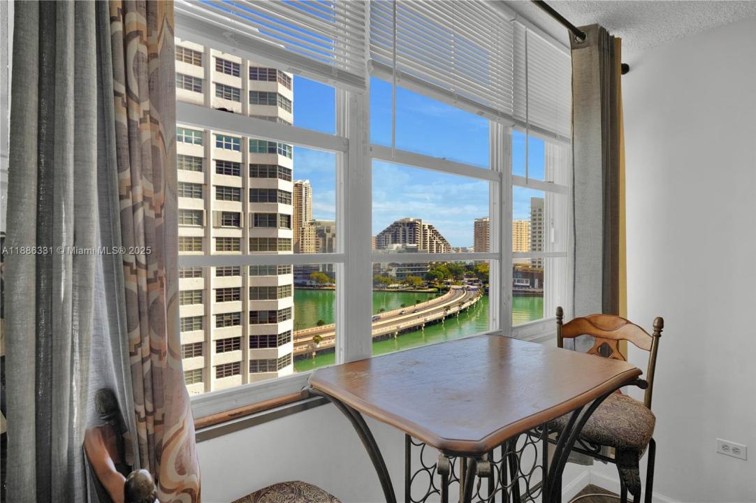 905 Brickell Bay Dr 1121, Miami, Floride 33131, États-Unis