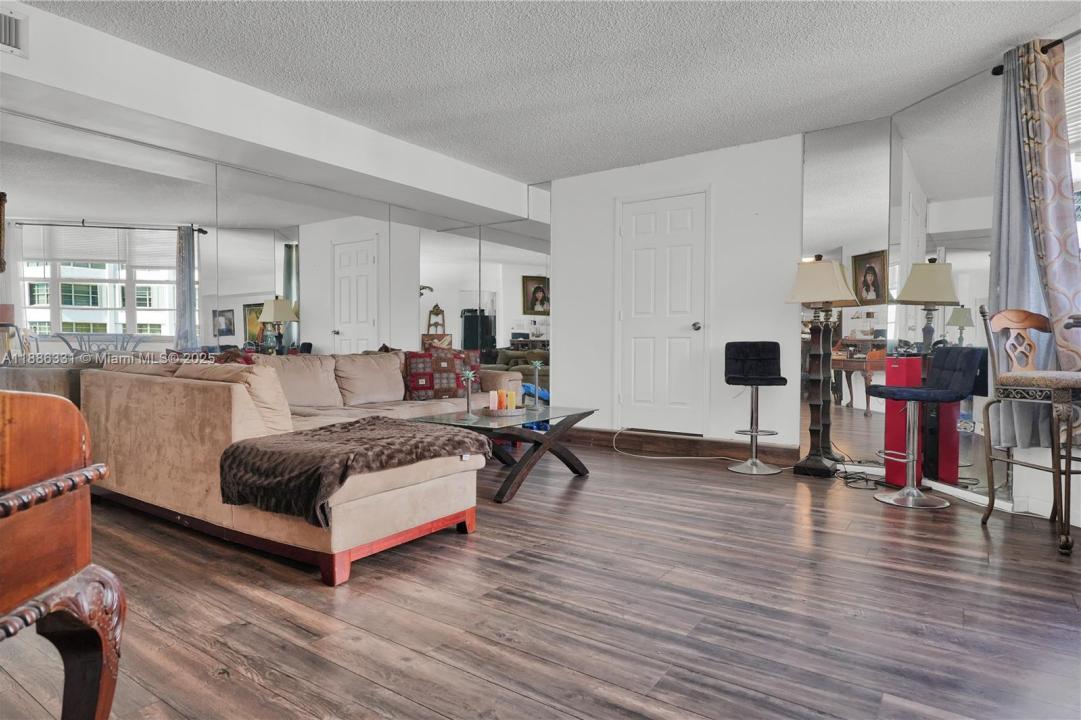 905 Brickell Bay Dr 1121, Miami, Floride 33131, États-Unis