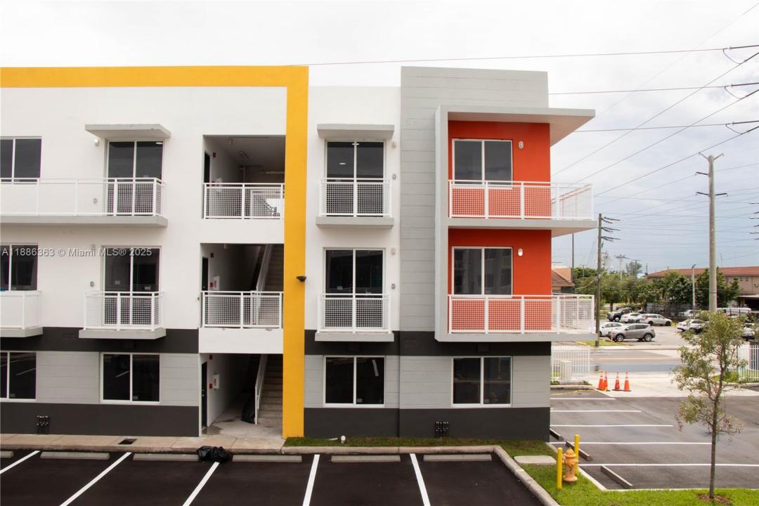 1455 W 29th St 102, Hialeah, Floride 33012, États-Unis
