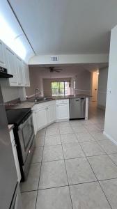 4310 Crystal Lake Dr B6, Deerfield Beach, Florida 33064, USA