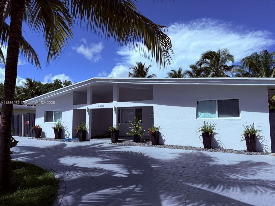 2325 NE 194th St, Miami, フロリダ 33180, アメリカ合衆国