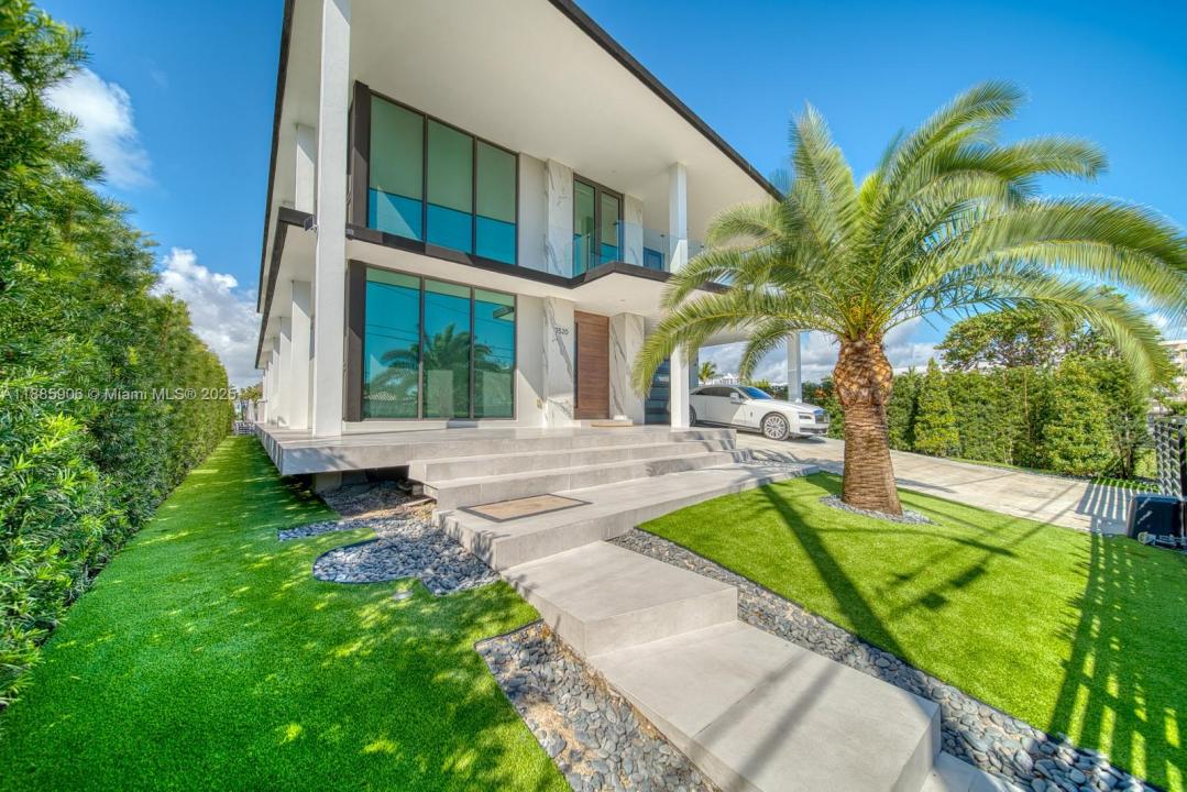 7520 W Treasure Dr, North Bay Village, Floride 33141, États-Unis