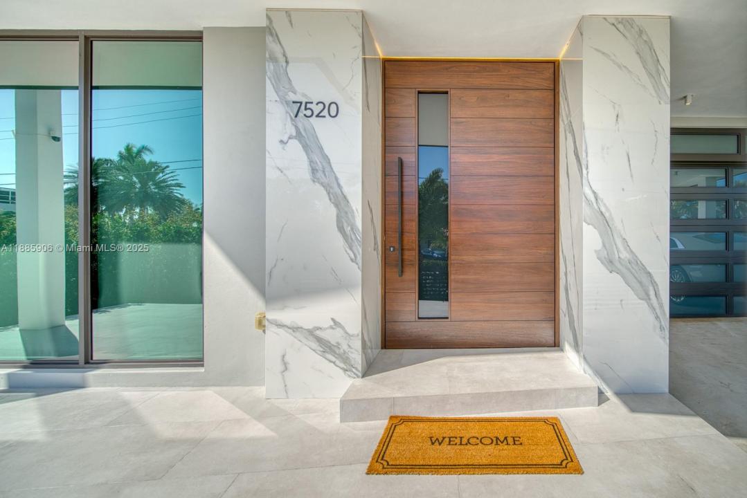7520 W Treasure Dr, North Bay Village, Floride 33141, États-Unis