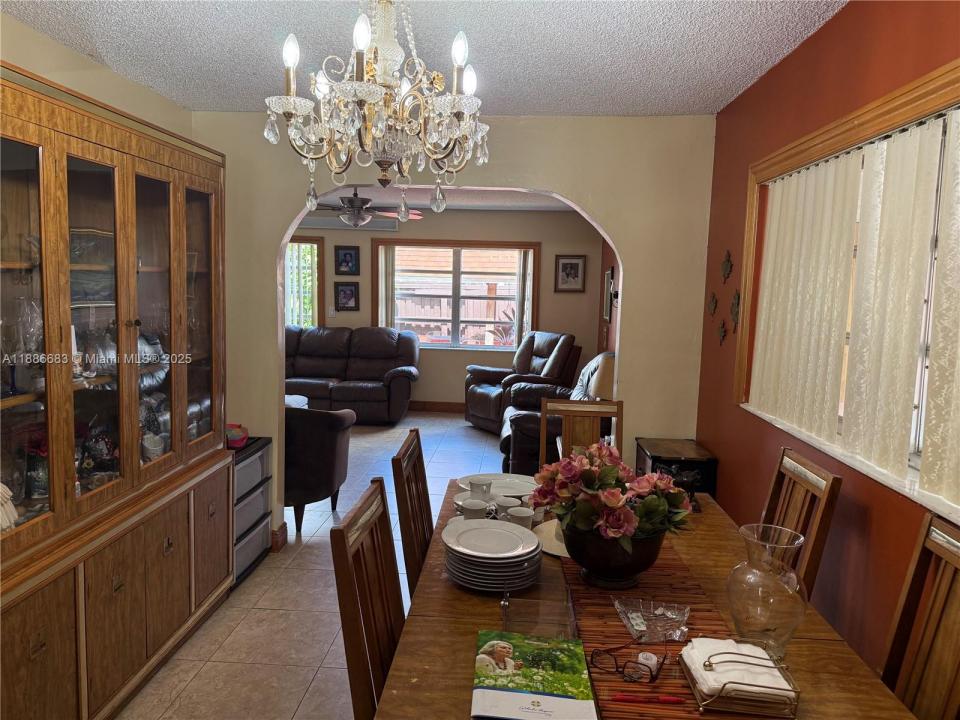 10371 SW 5th St, Sweetwater, פלורידה 33174, ארצות הברית של אמריקה 