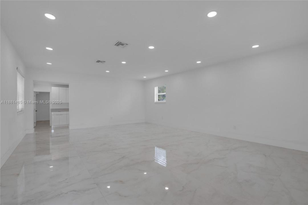 2960 NW 165th St, Miami Gardens, 佛罗里达州 33054, 美国