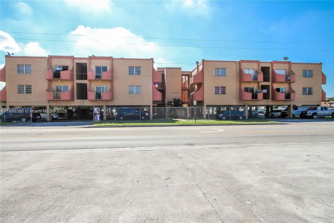 3675 W 11th Ave 320, Hialeah, Florida 33012, HOA KỲ