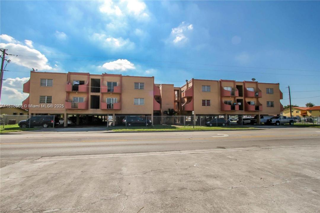 3675 W 11th Ave 320, Hialeah, Florida 33012, HOA KỲ