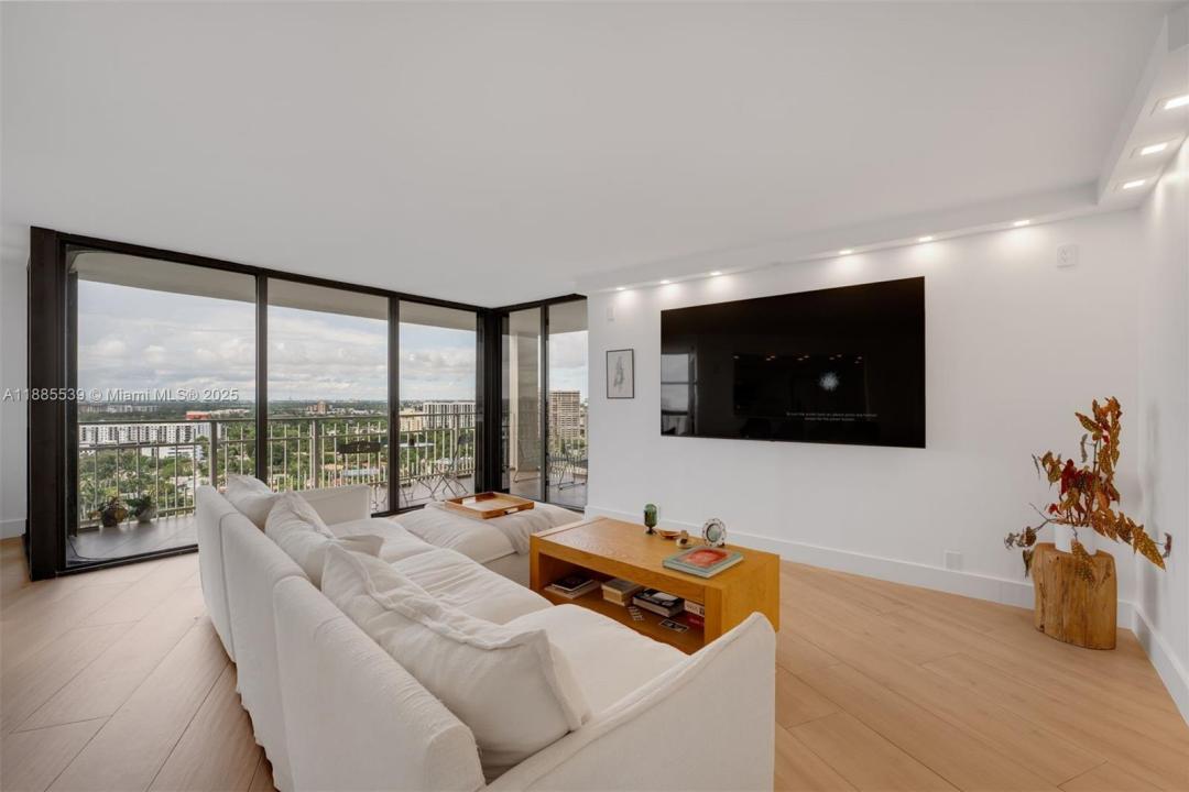 4000 Towerside Ter 2211, Miami, 佛罗里达州 33138, 美国
