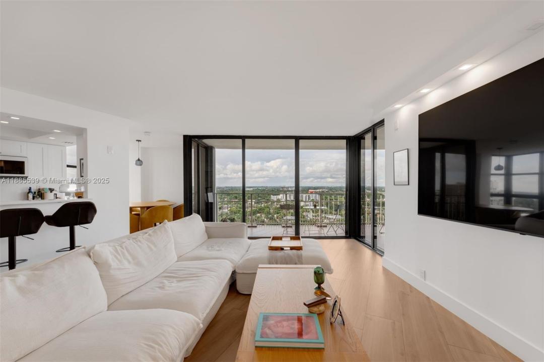 4000 Towerside Ter 2211, Miami, 佛罗里达州 33138, 美国