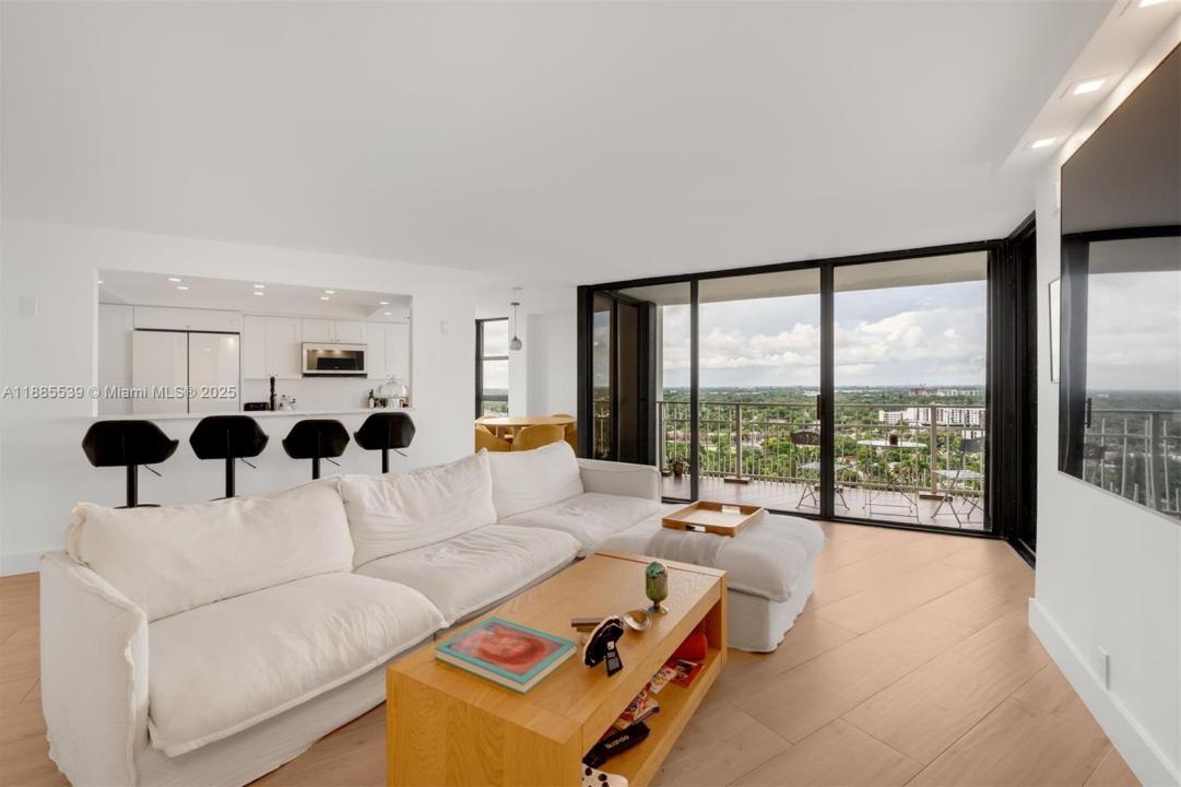 4000 Towerside Ter 2211, Miami, 佛罗里达州 33138, 美国
