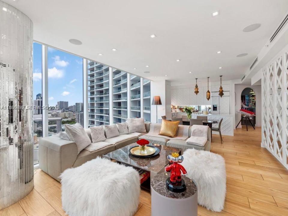 2020 N Bayshore Dr 2702, Miami, Florida 33137, USA