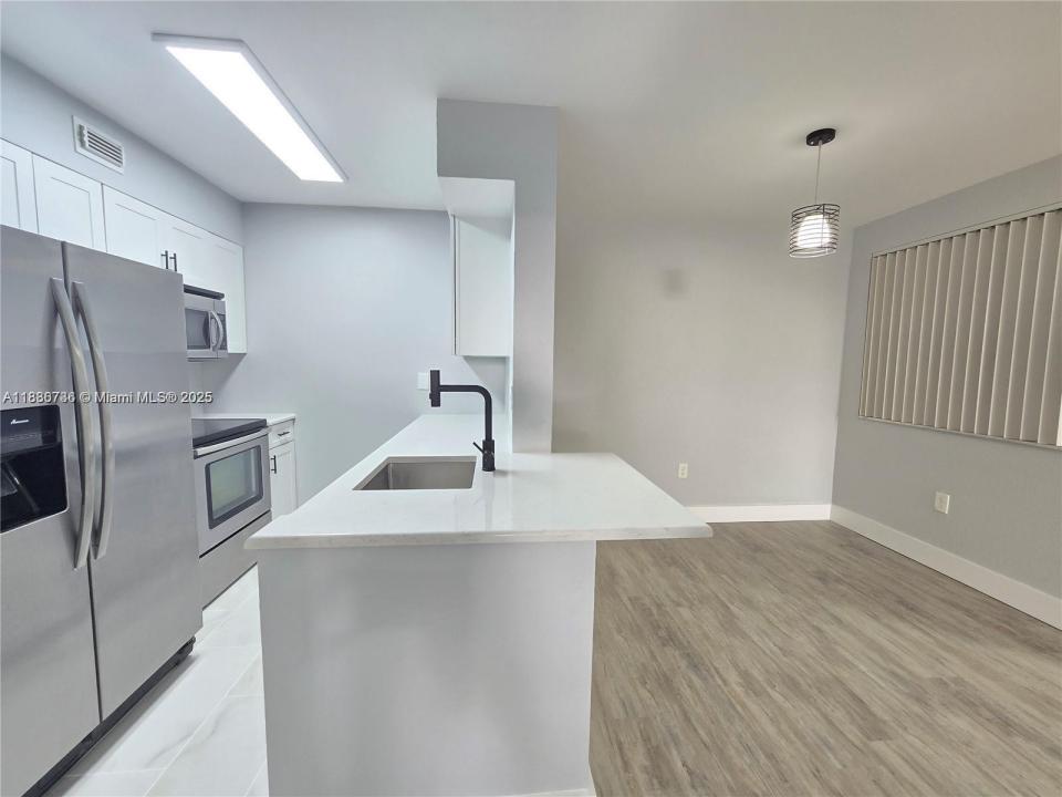 2831 N Oakland Forest Dr 108, Oakland Park, 플로리다 33309, 미국