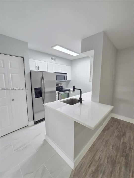 2831 N Oakland Forest Dr 108, Oakland Park, 플로리다 33309, 미국