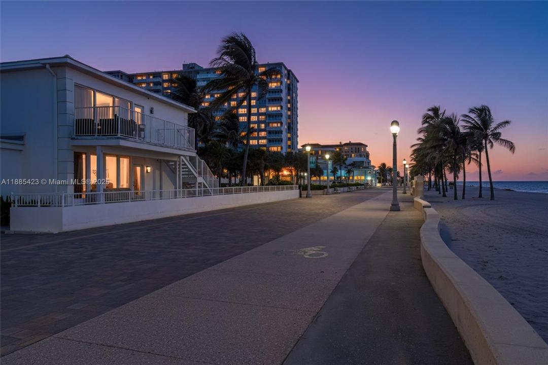 2910 N Surf Rd, Hollywood, Florida 33019, USA