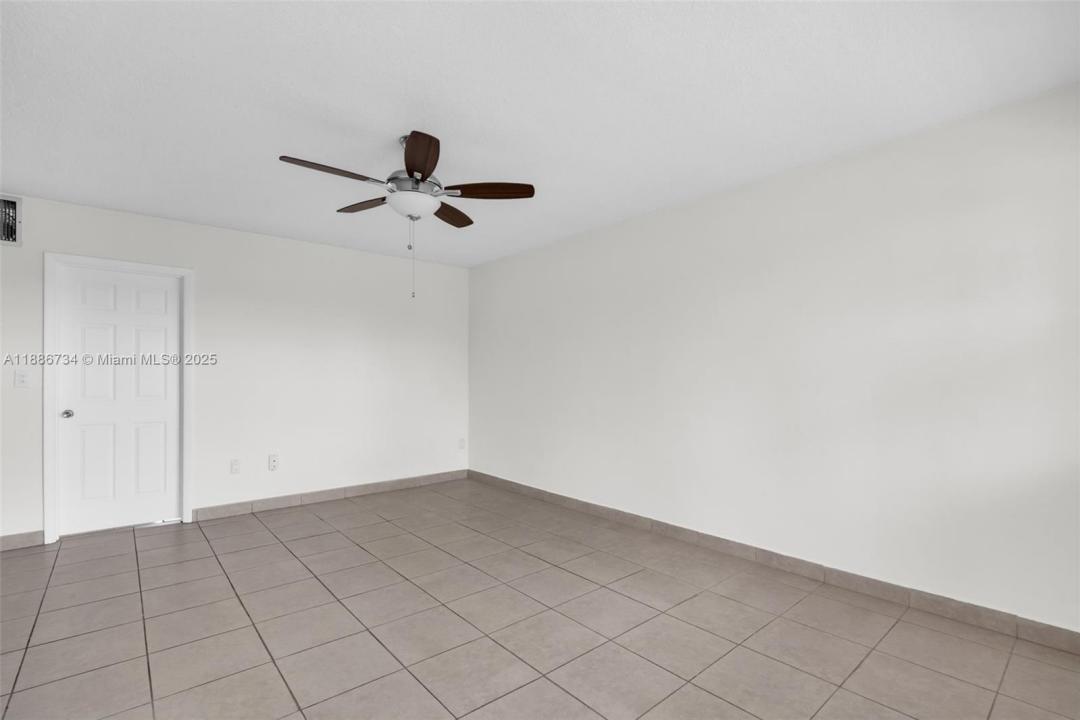 1154 W 35th St 224, Hialeah, Florida 33012, Amerika Birleşik Devletleri