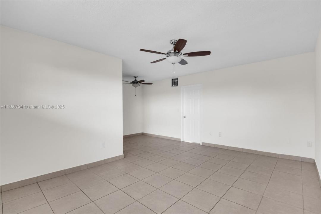 1154 W 35th St 224, Hialeah, Florida 33012, Amerika Birleşik Devletleri