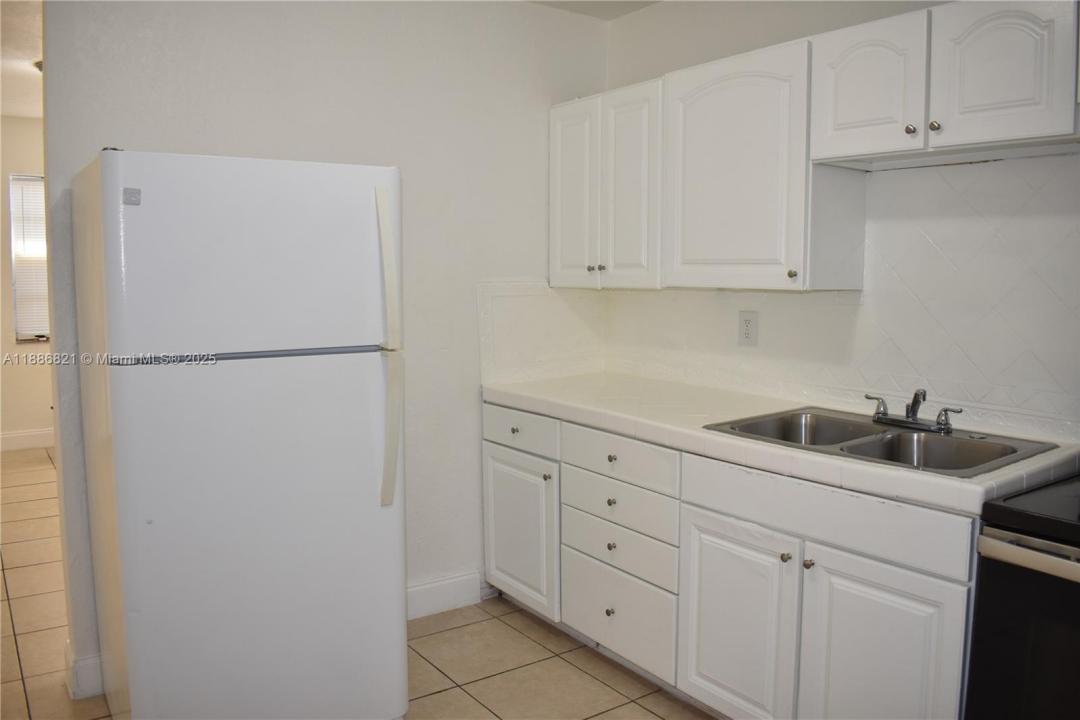 633 NW 6th Ct 1N, Hallandale Beach, Floride 33009, États-Unis