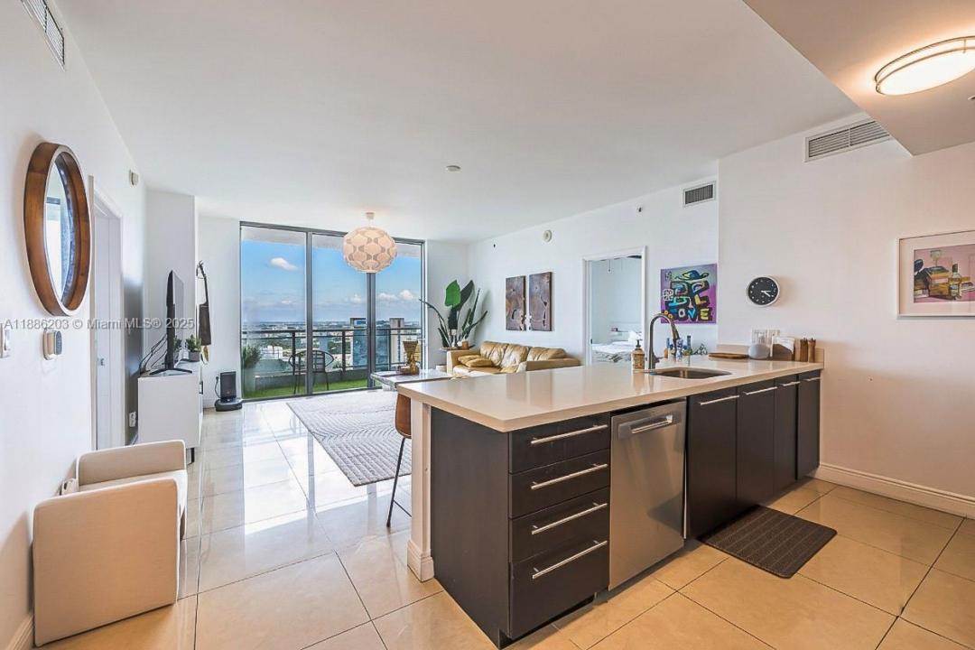 90 SW 3rd St 3705, Miami, Florida 33130, HOA KỲ