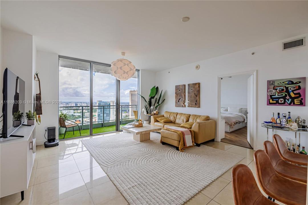 90 SW 3rd St 3705, Miami, Florida 33130, HOA KỲ