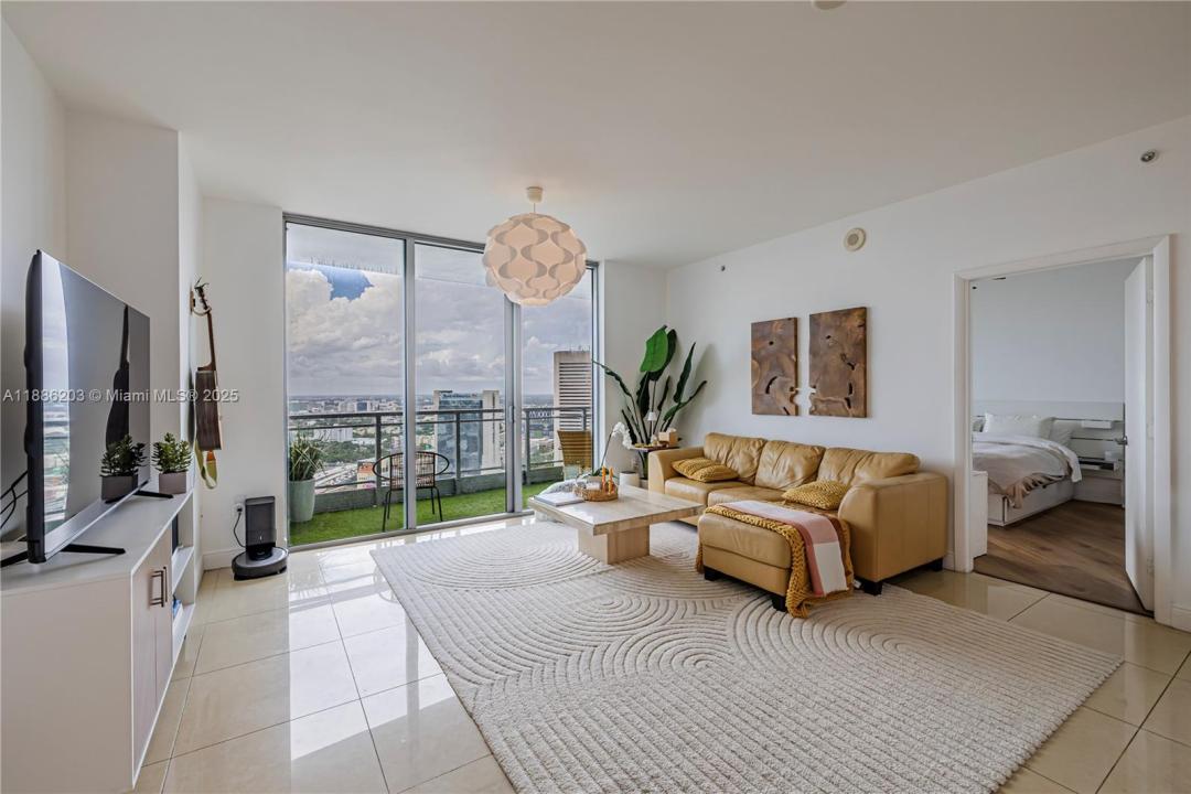 90 SW 3rd St 3705, Miami, Florida 33130, HOA KỲ