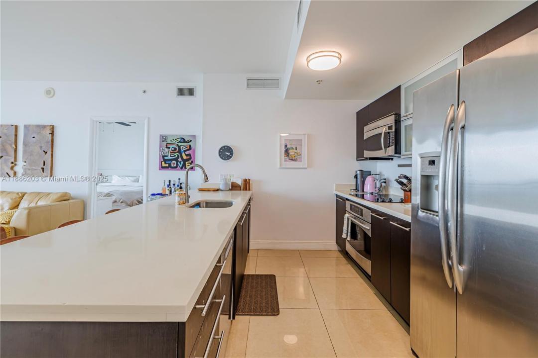 90 SW 3rd St 3705, Miami, Florida 33130, HOA KỲ