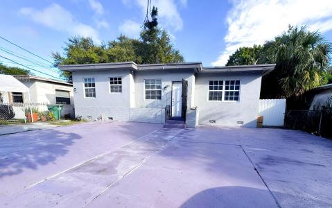 2367 NW 82nd St, Miami, Florida 33147, USA