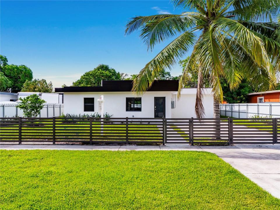 550 NW 143rd St, North Miami, Florida 33168, USA