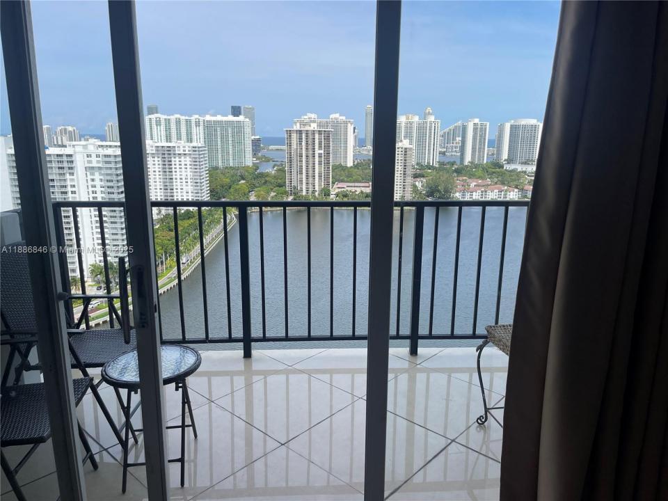 2750 NE 183rd St 2610, Aventura, Florida 33160