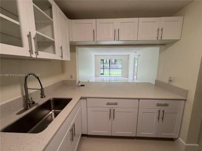 7925 Fairview Dr 102, Tamarac, Florida 33321, USA