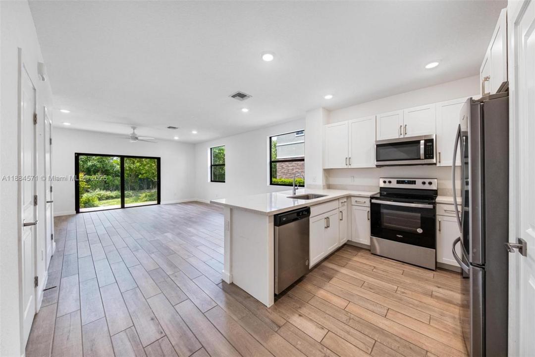 186 SE 5th Ct 186, Deerfield Beach, Florida 33441, USA