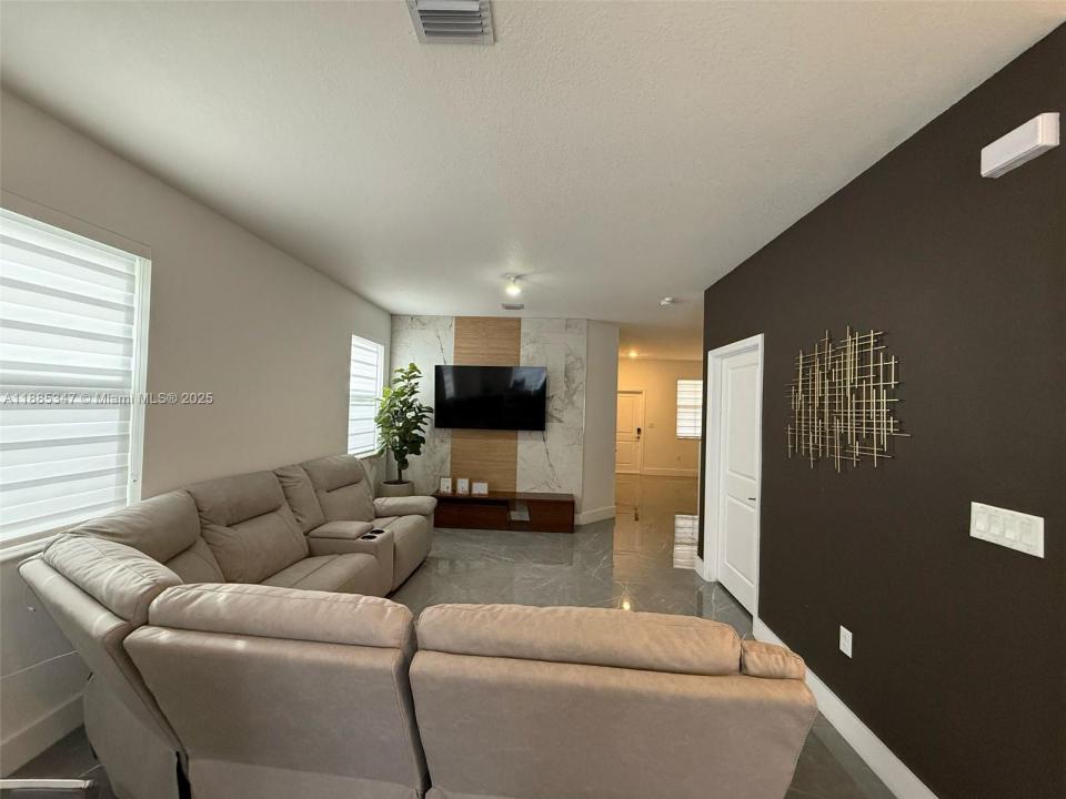 12655 NW 23rd Pl, Miami, Florida 33167, Estados Unidos