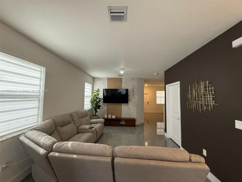 12655 NW 23rd Pl, Miami, Florida 33167, Estados Unidos