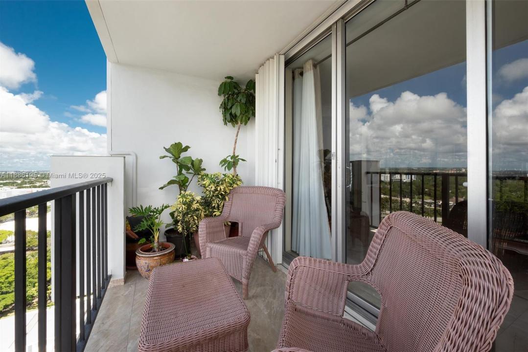 2750 NE 183rd St 2204, Aventura, Flórida 33160, Estados Unidos