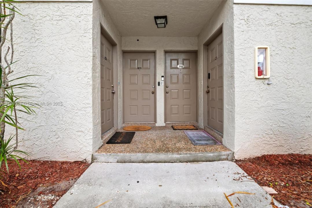 504 Gardens Drive 203, Pompano Beach, Florida 33069, HOA KỲ