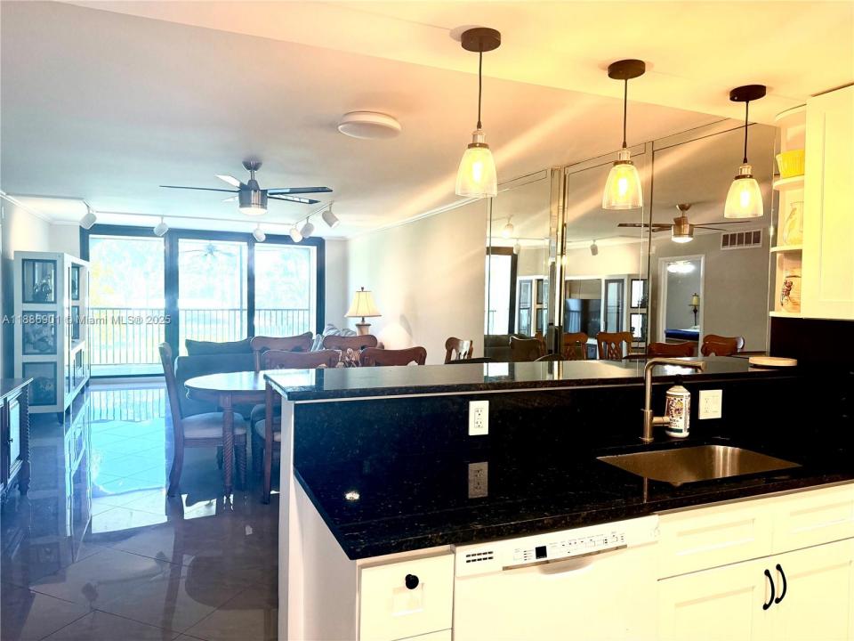 1627 Riverview Rd 212, Deerfield Beach, Floryda 33441, USA